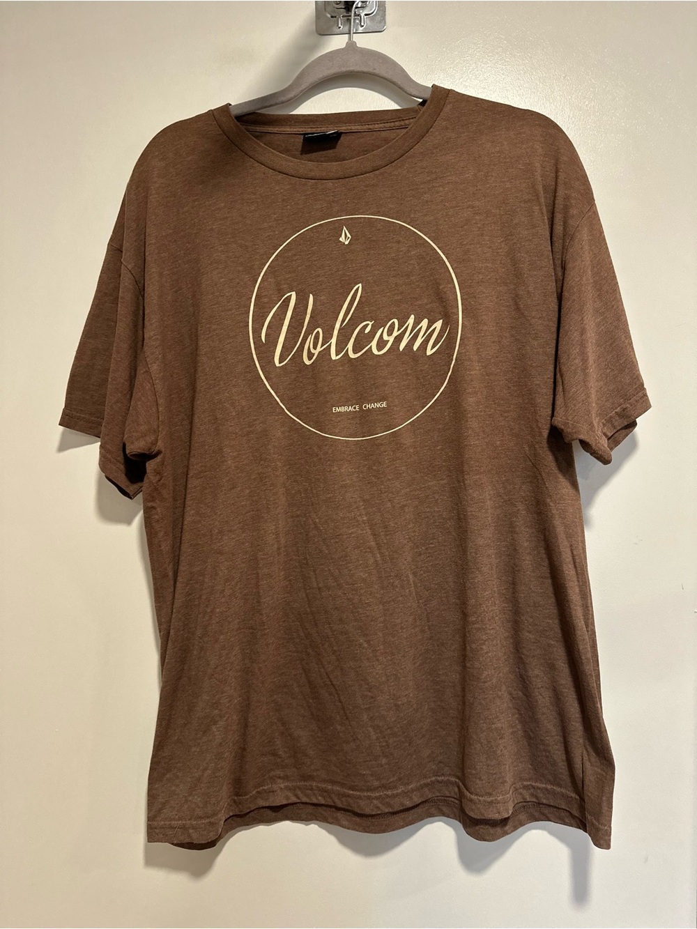 Volcom Y2K Style Sz:XL Brown Spellout short-sleeve crewneck Embrace Change Tee.